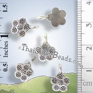 Discontinued Daisy Silver Charm - P0770 - (1 Piece)_1